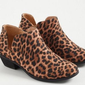 Leopard V cut booties